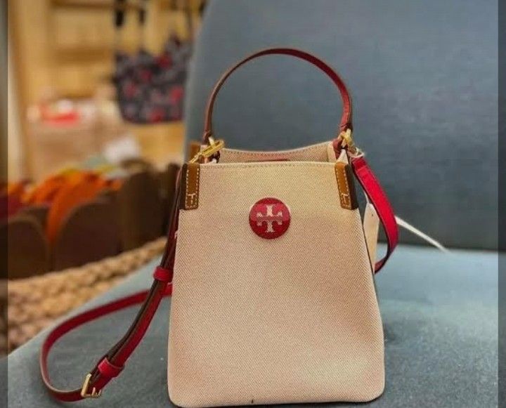 TORY BURCH ROMY BUCKET BAG (Category: Shoulder Bags) located in Pasig City. Submitted by titalana2011991 (Listing ID 1468071696, Image 1). Description: WITH INCLUSIONS.