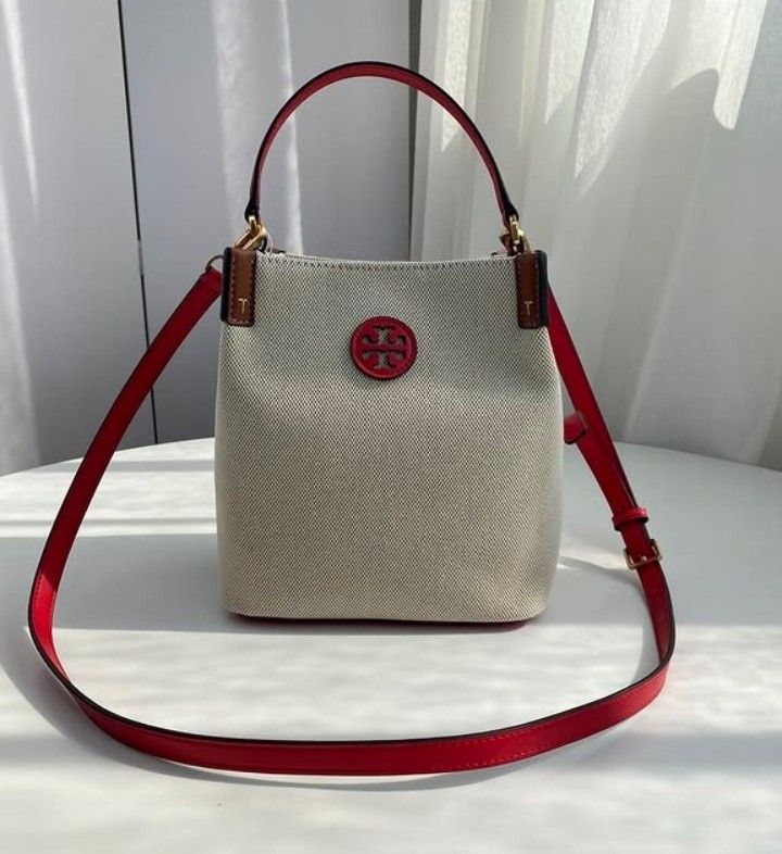 TORY BURCH ROMY BUCKET BAG (Category: Shoulder Bags) located in Pasig City. Submitted by titalana2011991 (Listing ID 1468071696, Image 2). Description: WITH INCLUSIONS.