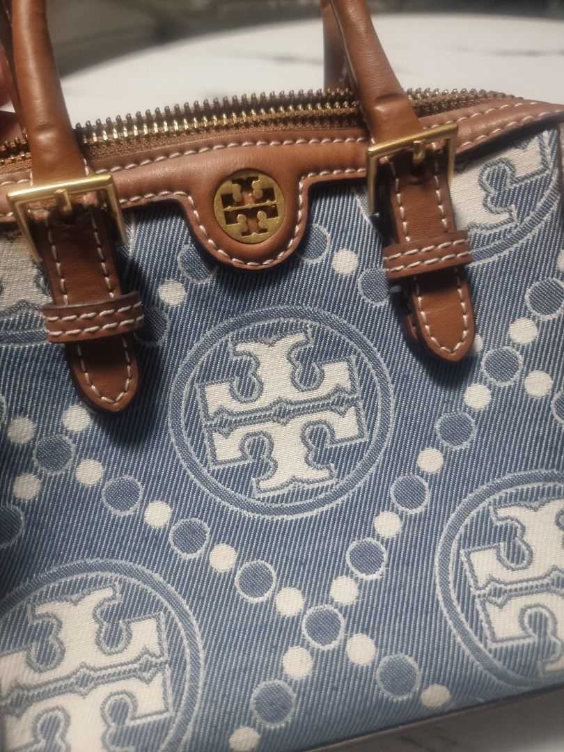Tory sling bag (Category: Shoulder Bags) located in Baguio. Submitted by yumiii07 (Listing ID 1468059257, Image 2). Description: .