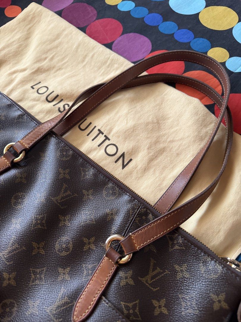 Totally (Category: Shoulder Bags) located in Las Pinas. Submitted by mylamendozamd (Listing ID 1468244473, Image 3). Description: Totally MM in Monogram Canvas Purchased in the Tokyo Store in 2014 (not thrifted) Well used but not abused With dust bag and care card .