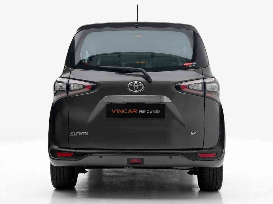 Toyota Sienta 1.5 Elegance (A) (Category: Used Cars) located in Singapore. Submitted by vincar_pre-owned (Listing ID 1468213115, Image 3). Description: 1 owner, low road tax and fuel consumption! One of the most popular MPVs with dual sliding doors and comfortable seating for 7 pax. Contact us today to arrange a viewing for this unit at the V1ncar pre-owned showroom now! Features: Powered by 1.5L 4 cylinder inline 16 valve DOHC dual VVT-I engine 