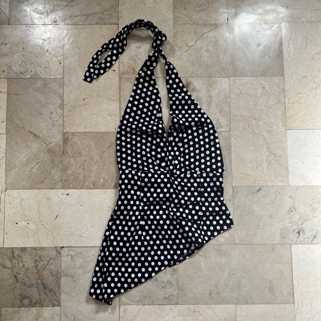 Traje linen halter neck top (S) (Category: Blouses) located in Cebu City. Submitted by sammaemendoza (Listing ID 1468165589, Image 3). Description: - used only once - fits 32a bust, 26in waist .