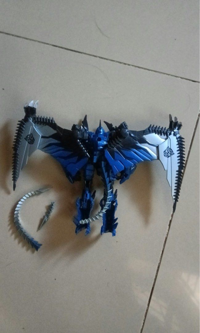Transformers Toys (Category: Action & Battle Toys) located in San Mateo. Submitted by quikzee (Listing ID 1468281259, Image 1). Description: Issue tail Hasbro Transformers Toys.