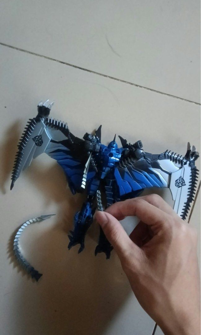Transformers Toys (Category: Action & Battle Toys) located in San Mateo. Submitted by quikzee (Listing ID 1468281259, Image 3). Description: Issue tail Hasbro Transformers Toys.