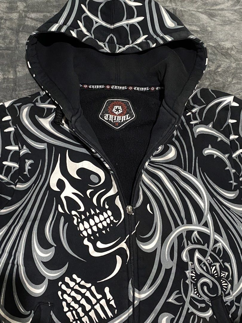 TRIBAL AOP ZIP HOODIE (Category: Hoodies) located in Iloilo. Submitted by s4int_1ceman (Listing ID 1468108816, Image 3). Description: Dimes: 22w 28l Issue: no puller but smooth and working zipper.