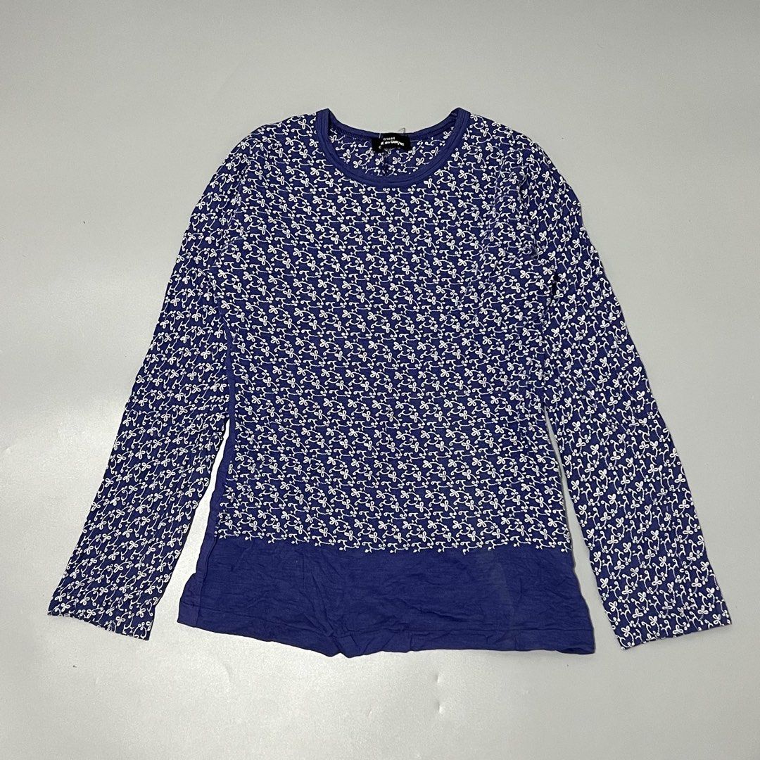 Tricot Comme des Garcons (Category: Longsleeves) located in Cavite. Submitted by asianluxe (Listing ID 1468176052, Image 1). Description: Tricot Comme des Garcons Flat measurements! Length: 23 inches Width: 16 inches Sleeve:24.5 inches Guaranteed authentic Good condition Very presentable.