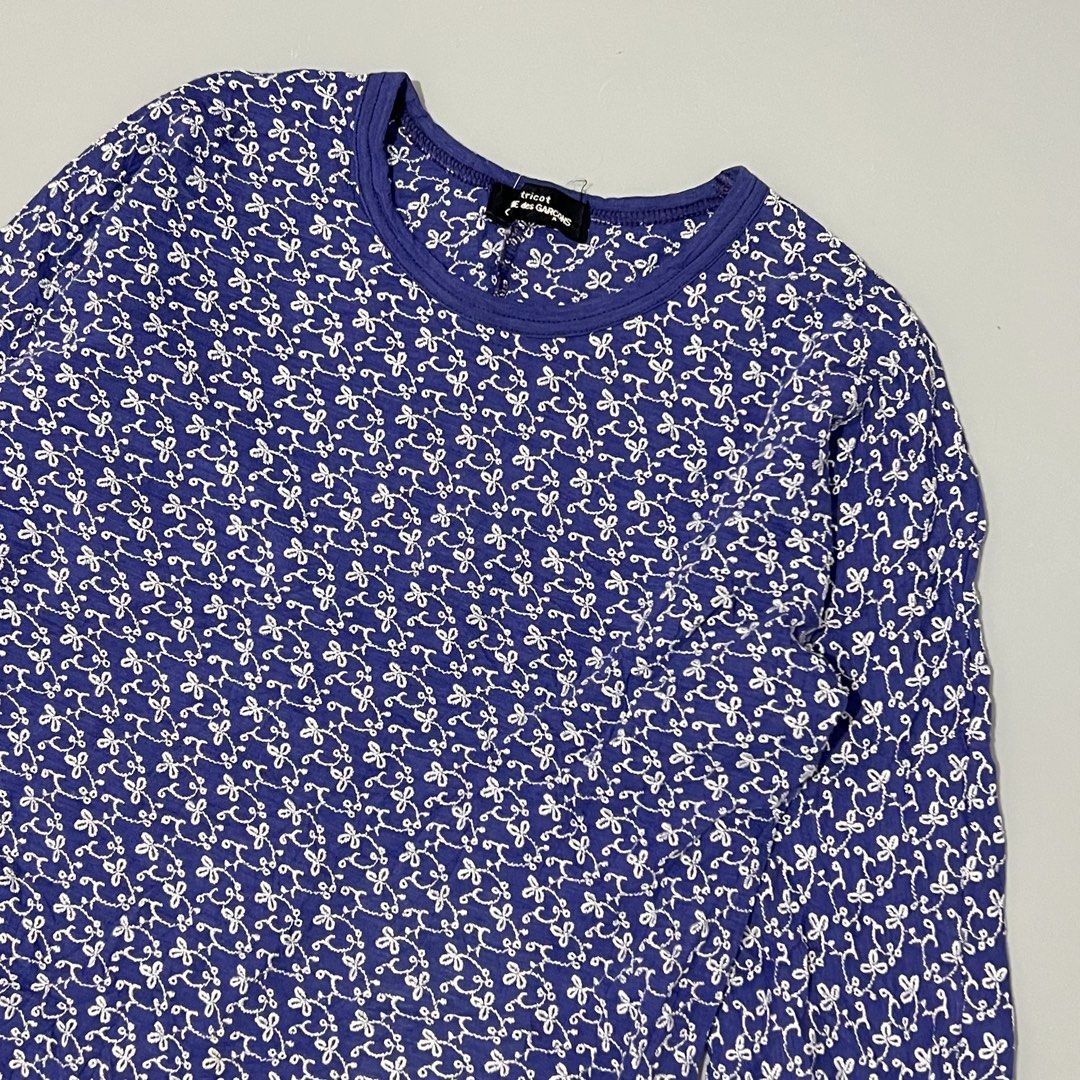 Tricot Comme des Garcons (Category: Longsleeves) located in Cavite. Submitted by asianluxe (Listing ID 1468176052, Image 2). Description: Tricot Comme des Garcons Flat measurements! Length: 23 inches Width: 16 inches Sleeve:24.5 inches Guaranteed authentic Good condition Very presentable.