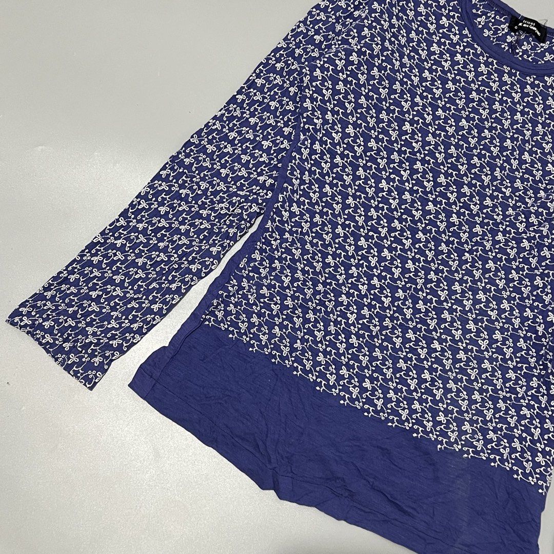 Tricot Comme des Garcons (Category: Longsleeves) located in Cavite. Submitted by asianluxe (Listing ID 1468176052, Image 3). Description: Tricot Comme des Garcons Flat measurements! Length: 23 inches Width: 16 inches Sleeve:24.5 inches Guaranteed authentic Good condition Very presentable.