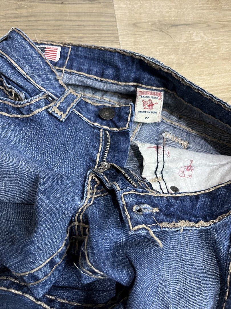 TRUE RELIGION low-rise Jeans (Category: Jeans) located in Bulacan. Submitted by letsfindukaywithme (Listing ID 1468082023, Image 3). Description: 26 on tag Medida waist: 30" Length: 38" Like new No issue +sf payment first Ship via J&T.