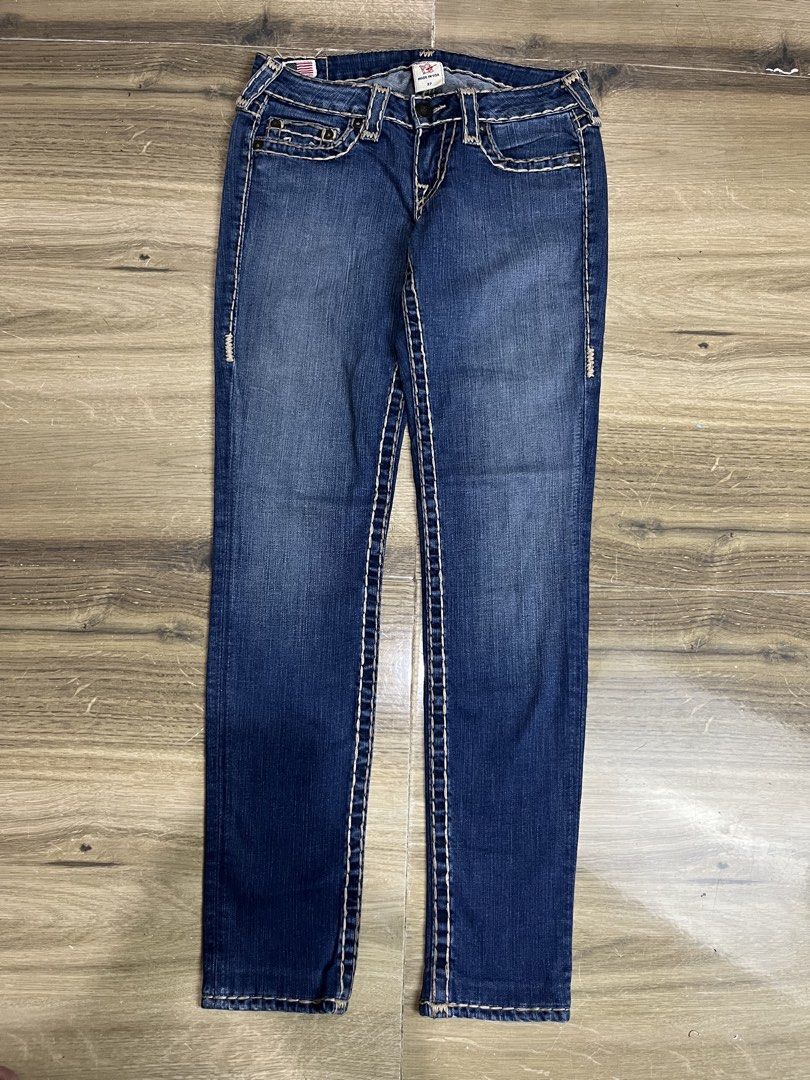 TRUE RELIGION low-rise Jeans (Category: Jeans) located in Bulacan. Submitted by letsfindukaywithme (Listing ID 1468082023, Image 2). Description: 26 on tag Medida waist: 30" Length: 38" Like new No issue +sf payment first Ship via J&T.