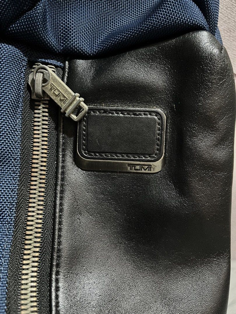 TUMI Alpha Bravo Crossbody Bag (Category: Sling Bags) located in Valencia. Submitted by yaku_lux (Listing ID 1468202339, Image 3). Description: TUMI Alpha Bravo Still in Excellent Condition .