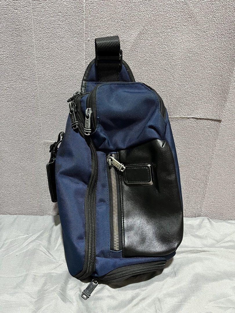 TUMI Alpha Bravo Crossbody Bag (Category: Sling Bags) located in Valencia. Submitted by yaku_lux (Listing ID 1468202339, Image 1). Description: TUMI Alpha Bravo Still in Excellent Condition .