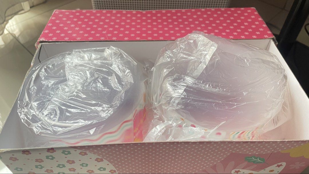 Tupperware (Category: Food Organisation & Storage) located in Kuala Lumpur. Submitted by cosmic_farzana (Listing ID 1468139711, Image 3). Description: new iteam tak pernah guna lagi , cuma kotak je mcm dah tak berapa , collection tupperware 2017 harga asal 192 - one touch topper (6pcs) 950ml.