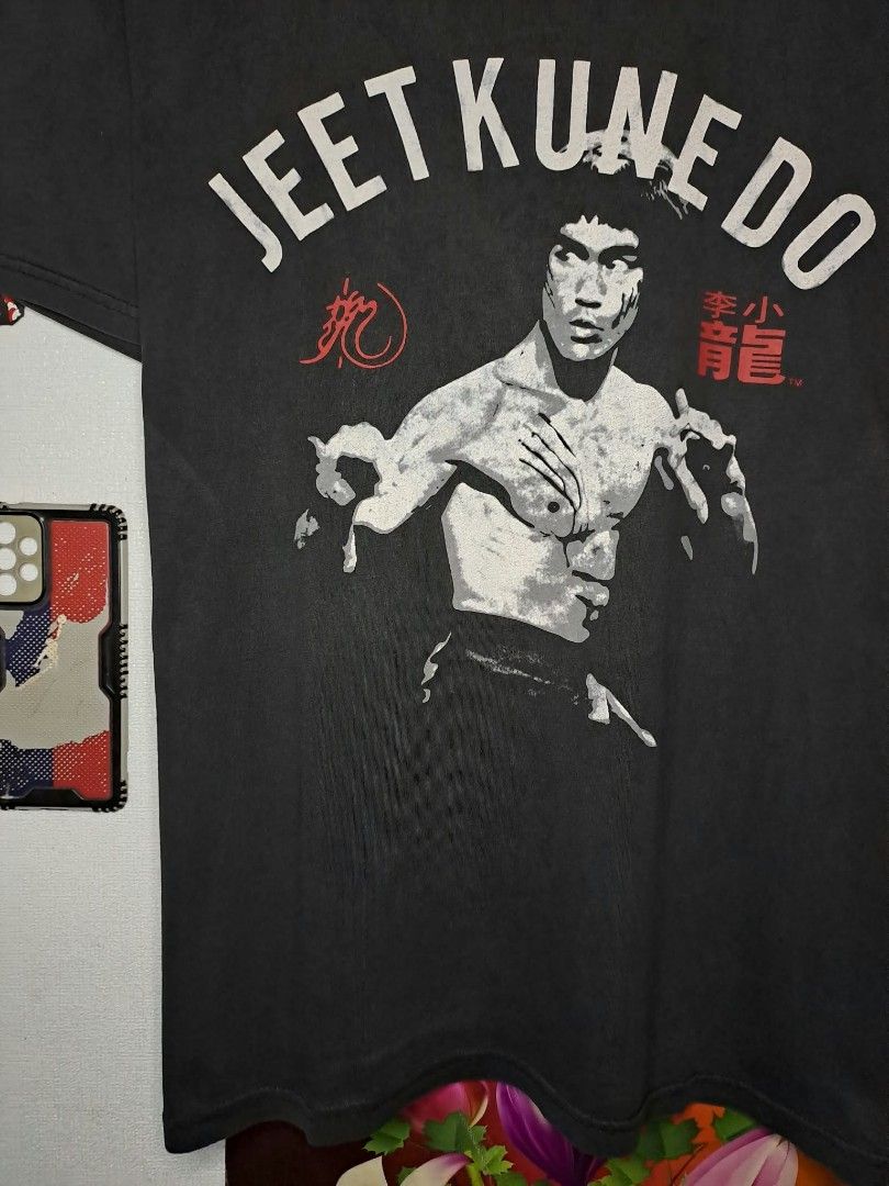 UA x Bruce Lee Acid Gray (Category: Tshirts & Polo Shirts ) located in Manila. Submitted by yaseen__73 (Listing ID 1468134519, Image 3). Description: UA x Bruce Lee "Jeet Kunedo" Large on Tag Width '22 Length '27 Color Rate : 9.5/10 Issue : Pinhole (See Photo) Good Condition 💥PRE - ONWED💥 or Best Offer Courier : J&T Lalamove MOP : G C A S H B A N K T R A N S F E R Seller's Location : 📍K1, Brgy. Pansol, Q.C.