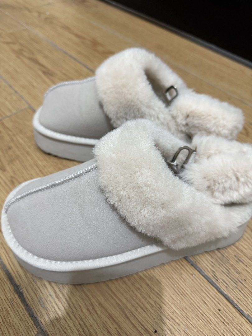 UGGs Dupe from South Korea (Category: Boots) located in Manila. Submitted by dalmideclutters (Listing ID 1468092727, Image 3). Description: -fits us 6.5w -very comfy and i recommend for long walks -bought if for 1500 in a store along myeongdong area in south korea.