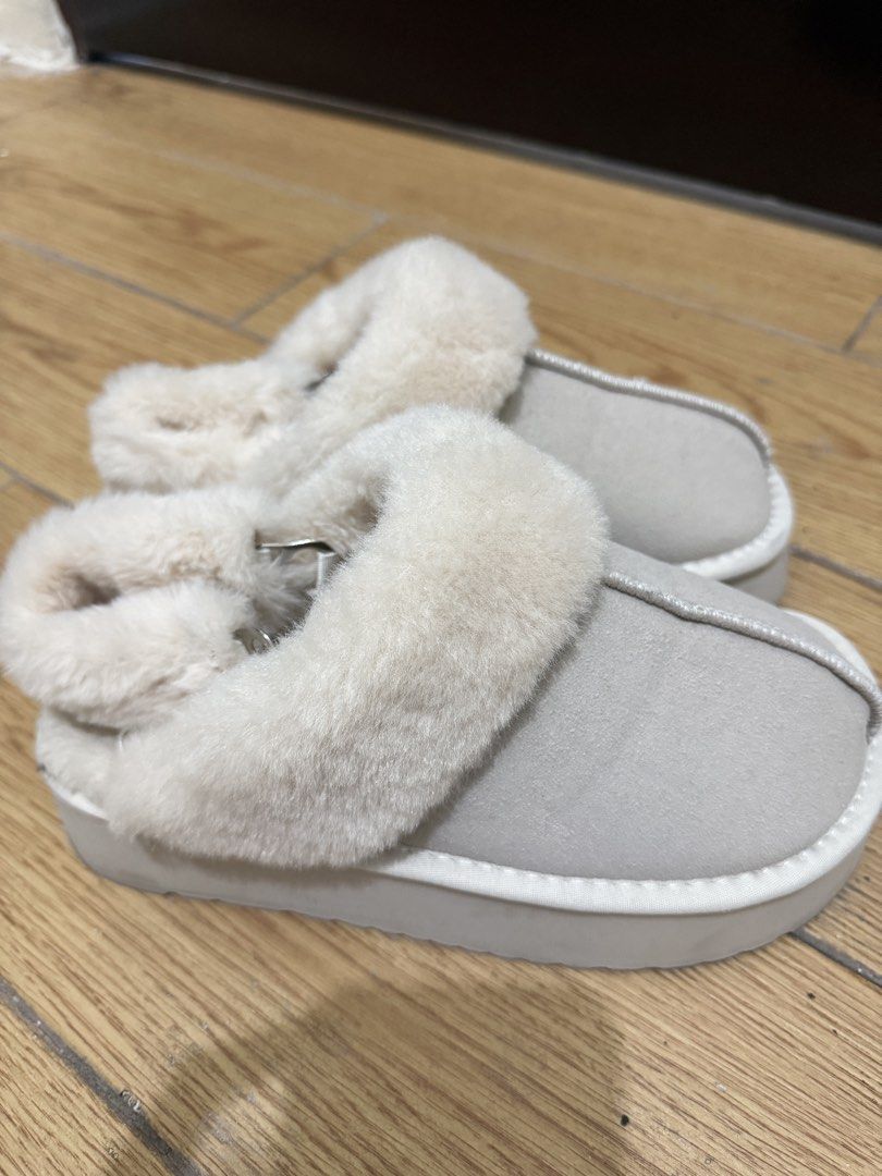 UGGs Dupe from South Korea (Category: Boots) located in Manila. Submitted by dalmideclutters (Listing ID 1468092727, Image 2). Description: -fits us 6.5w -very comfy and i recommend for long walks -bought if for 1500 in a store along myeongdong area in south korea.