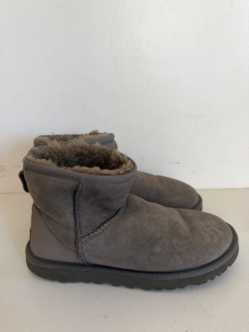 UGGs EU 37 (Category: Boots) located in Pasig City. Submitted by rashamd (Listing ID 1468081438, Image 2). Description: 📌OG 📌 US 6 UK 4.5 EU 37 JP 23 Dm for other details! Slightly negotiable 📍Montalban, Rizal 📦 Lalamove, grab express, J&T or SPX .