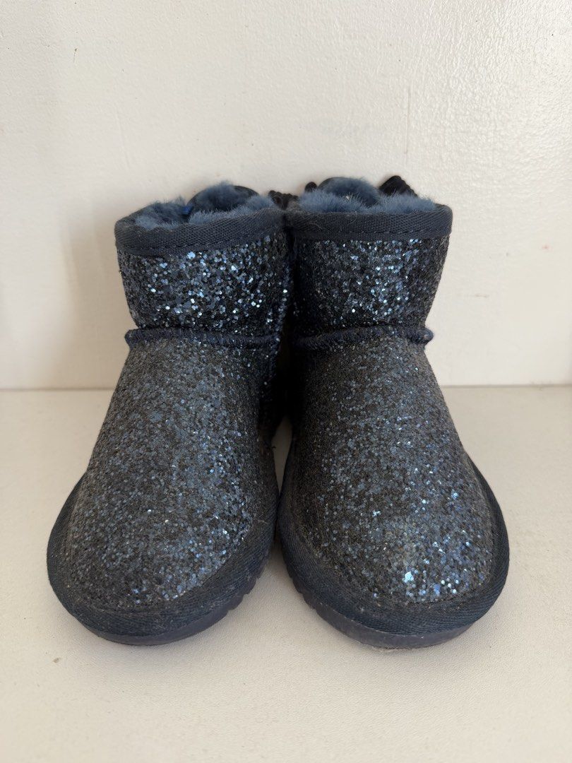 UGGs Kids (Category: Boots) located in Pasig City. Submitted by rashamd (Listing ID 1468135468, Image 1). Description: 📌OG 📌 Kids AUS 7/8 US 7/8 UK 9 EU 27 Dm for other details! 📍Montalban, Rizal 📦 Lalamove, grab express, J&T or SPX .
