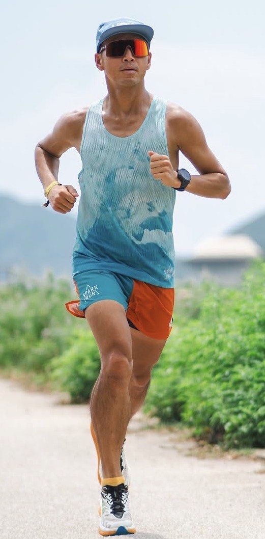 Uglow UGS spark run singlet medium (Category: Activewear) located in Iba. Submitted by xooperfindslb (Listing ID 1468247949, Image 2). Description: Uglow UGS spark run Hybrid collection singlet Medium on tag W- 20.5” L-28” No issue Can pass as new .