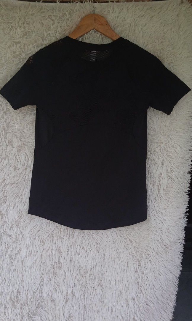 Under armour Heat Gear (Category: Others Tops) located in Davao. Submitted by lee_ly (Listing ID 1468079285, Image 2). Description: From UKAY SOURCE excellent condi/like new fit to s-m stretchable.