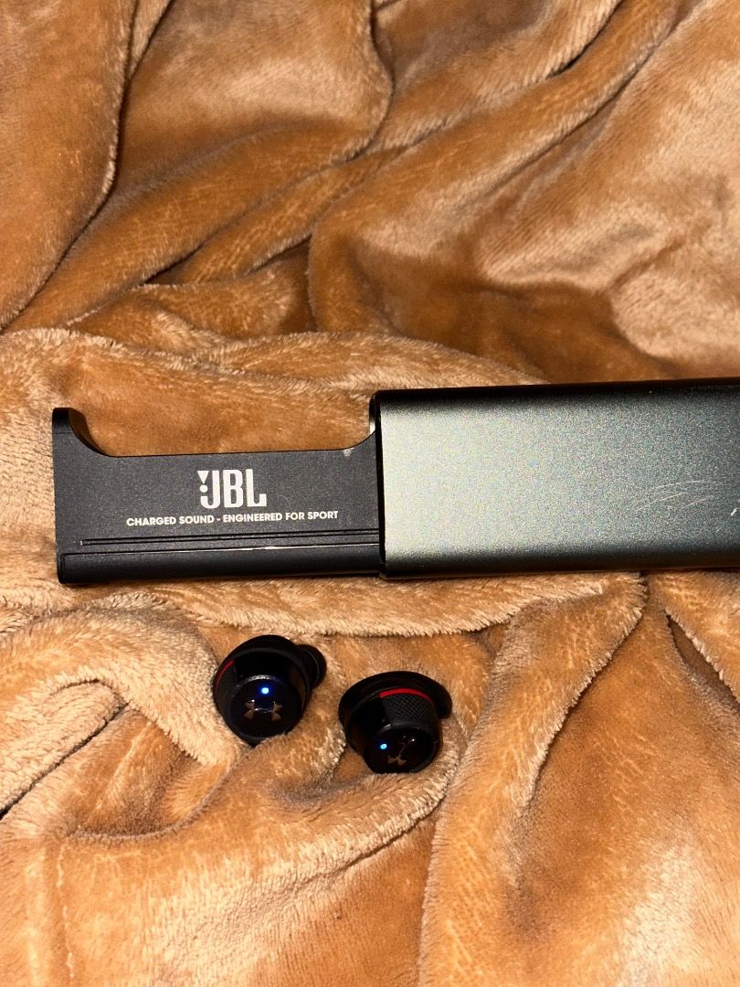 Under armour tru wireless flash JBL (Category: Headphones & Headsets) located in Caloocan City. Submitted by mecailamole1997 (Listing ID 1468222905, Image 3). Description: For personal need.