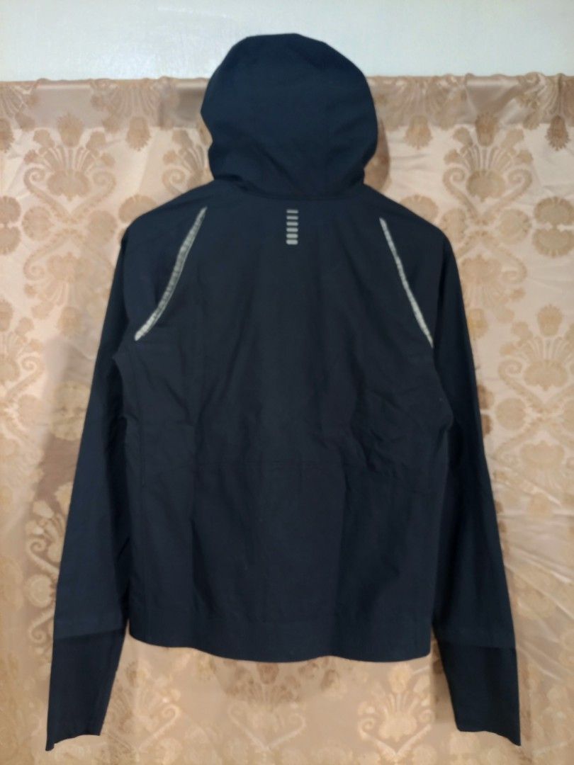 Under Armour WindBreaker Gore WindStopper Jacket (womens)✨ (Category: Coats, Jackets and Outerwear) located in Tagbilaran City. Submitted by lofrancosthriftfnds (Listing ID 1468104351, Image 3). Description: Under Armour WindBreaker Gore WindStopper Jacket (womens)✨ Size: Small Width: 20 Length: 24 Excellent Condition Color rate: 9.5/10 Complete tags Sign of usage Minor flaws/need wash.