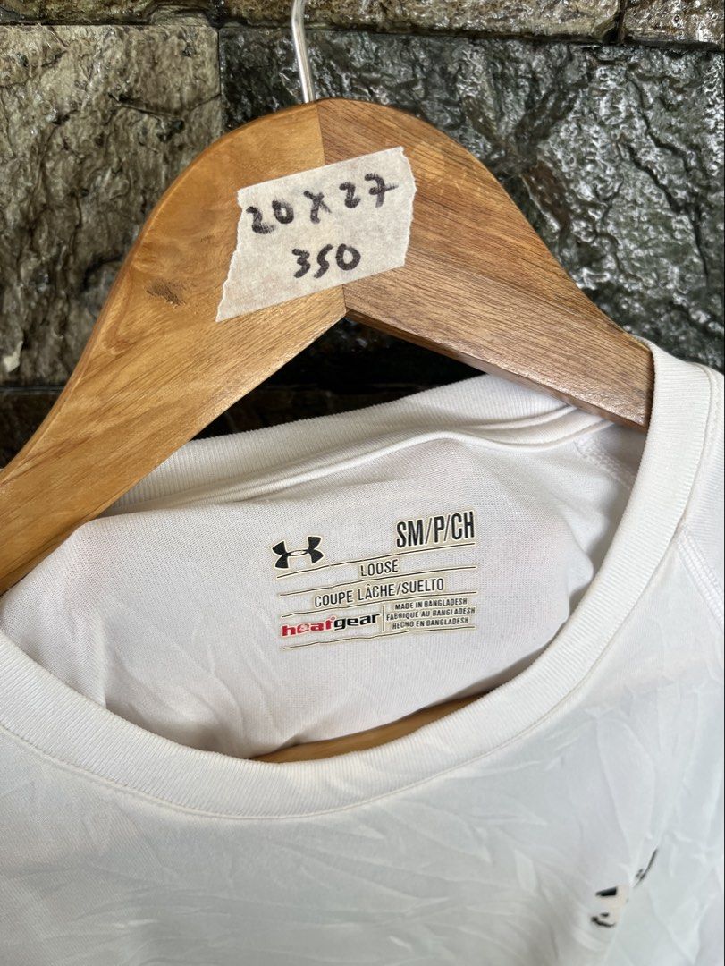 Underarmour Dri-Fit White Shirt (Category: Tshirts & Polo Shirts ) located in Cagayan de Oro. Submitted by curatedheirloomph_ (Listing ID 1468224310, Image 2). Description: 𝘿𝙞𝙢𝙚𝙣𝙨𝙞𝙤𝙣𝙨: 20x27 𝘽𝙚𝙨𝙩 𝙁𝙞𝙩: Medium 𝘾𝙤𝙣𝙙𝙞𝙩𝙞𝙤𝙣 & 𝘾𝙤𝙡𝙤𝙧 𝙍𝙖𝙩𝙚: Excellent (9.5/10) 𝙄𝙨𝙨𝙪𝙚: Crack prints 𝘼𝙪𝙩𝙝𝙚𝙣𝙩𝙞𝙘𝙞𝙩𝙮 𝘿𝙚𝙘𝙡𝙖𝙧𝙖𝙩𝙞𝙤𝙣: Authentic.