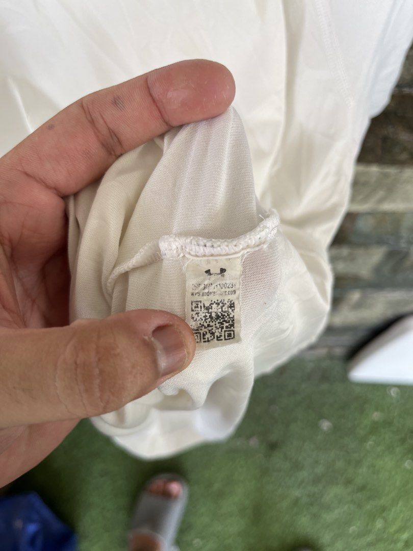 Underarmour Dri-Fit White Shirt (Category: Tshirts & Polo Shirts ) located in Cagayan de Oro. Submitted by curatedheirloomph_ (Listing ID 1468224310, Image 3). Description: 𝘿𝙞𝙢𝙚𝙣𝙨𝙞𝙤𝙣𝙨: 20x27 𝘽𝙚𝙨𝙩 𝙁𝙞𝙩: Medium 𝘾𝙤𝙣𝙙𝙞𝙩𝙞𝙤𝙣 & 𝘾𝙤𝙡𝙤𝙧 𝙍𝙖𝙩𝙚: Excellent (9.5/10) 𝙄𝙨𝙨𝙪𝙚: Crack prints 𝘼𝙪𝙩𝙝𝙚𝙣𝙩𝙞𝙘𝙞𝙩𝙮 𝘿𝙚𝙘𝙡𝙖𝙧𝙖𝙩𝙞𝙤𝙣: Authentic.