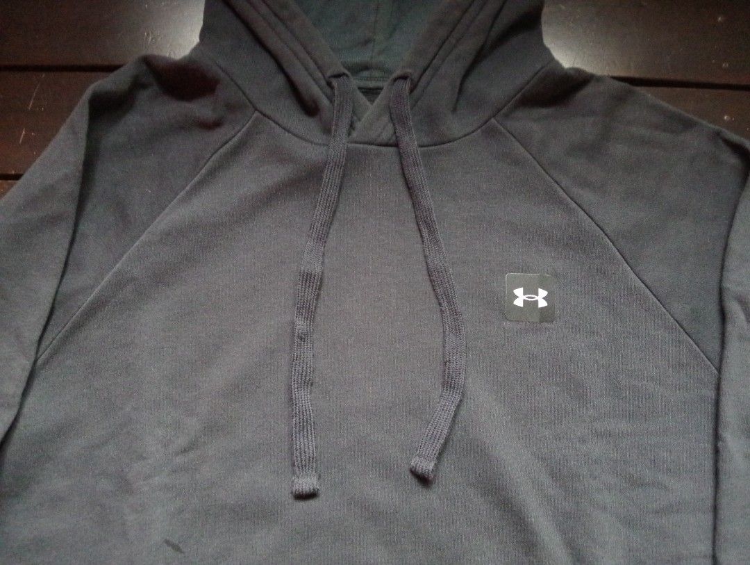 Underarmour Hoodie (Category: Hoodies) located in Quezon City. Submitted by wet_boots (Listing ID 1468282938, Image 3). Description: Underarmour Hoodie Medium (23x27 ₱650+sf.