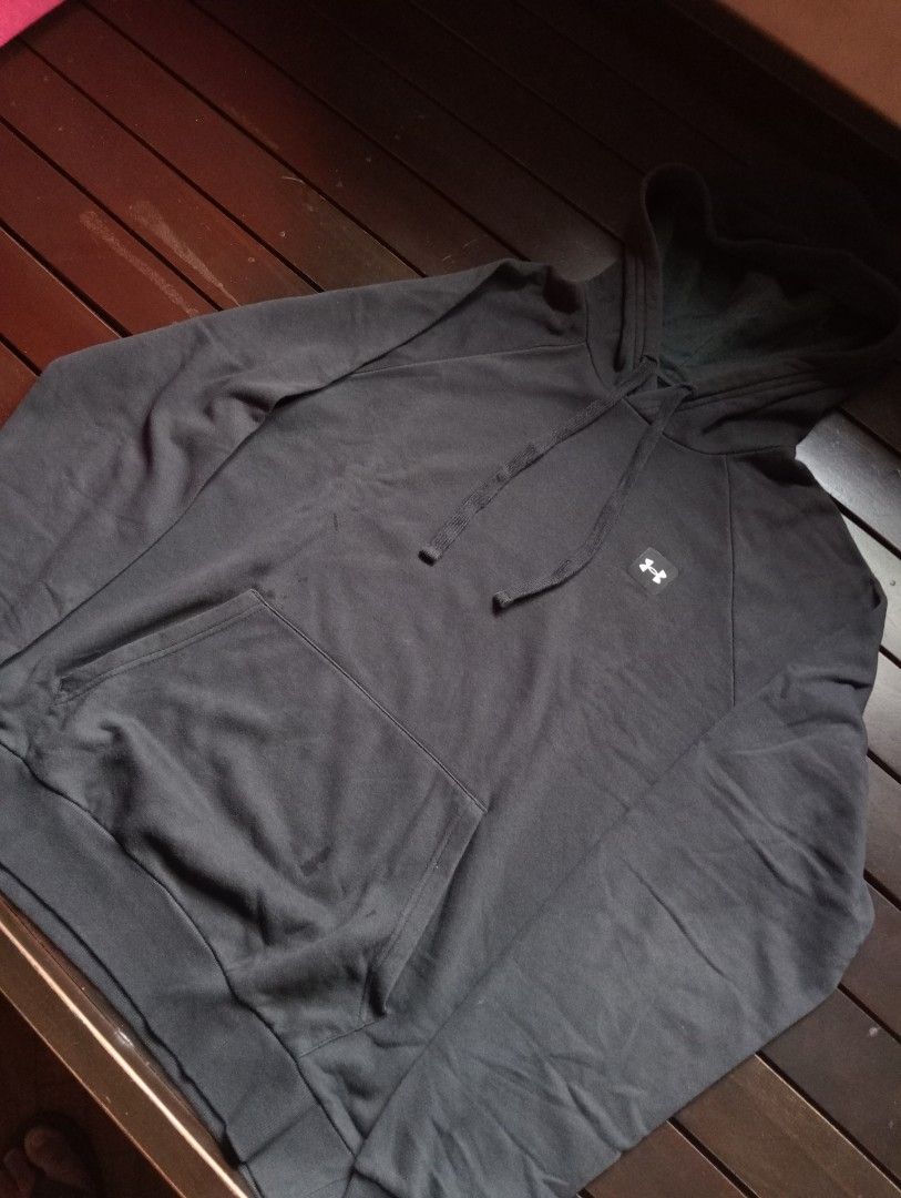 Underarmour Hoodie (Category: Hoodies) located in Quezon City. Submitted by wet_boots (Listing ID 1468282938, Image 2). Description: Underarmour Hoodie Medium (23x27 ₱650+sf.