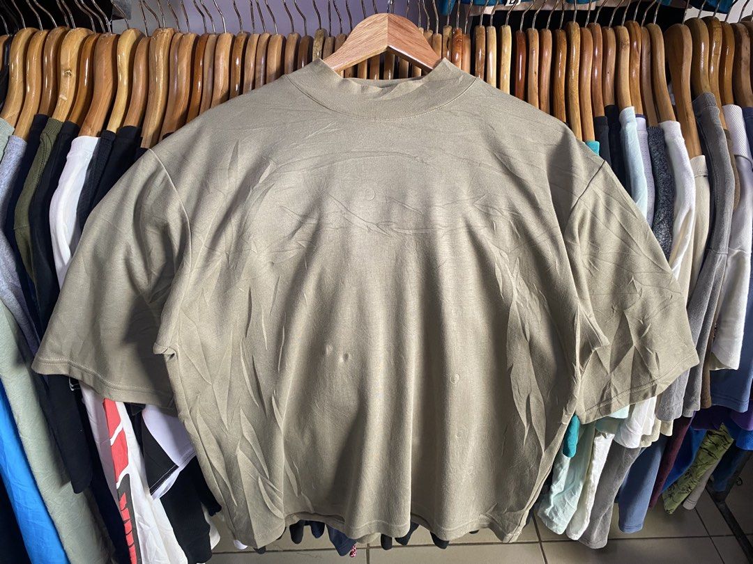 Uniqlo Airism (Category: Activewear) located in Kalibo. Submitted by rvna23 (Listing ID 1468142735, Image 1). Description: Plain Uniqlo Airism Medium dimes 26 X 20.