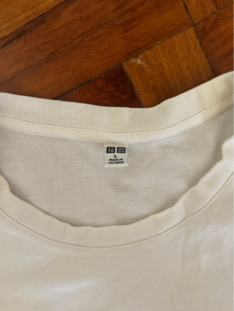 Uniqlo Baby Tee Top (Category: Shirts) located in Las Pinas. Submitted by fwanchinee (Listing ID 1468116558, Image 3). Description: Well used a bit yellowish na pero not halata Size: Large Loc: Las Pinas.