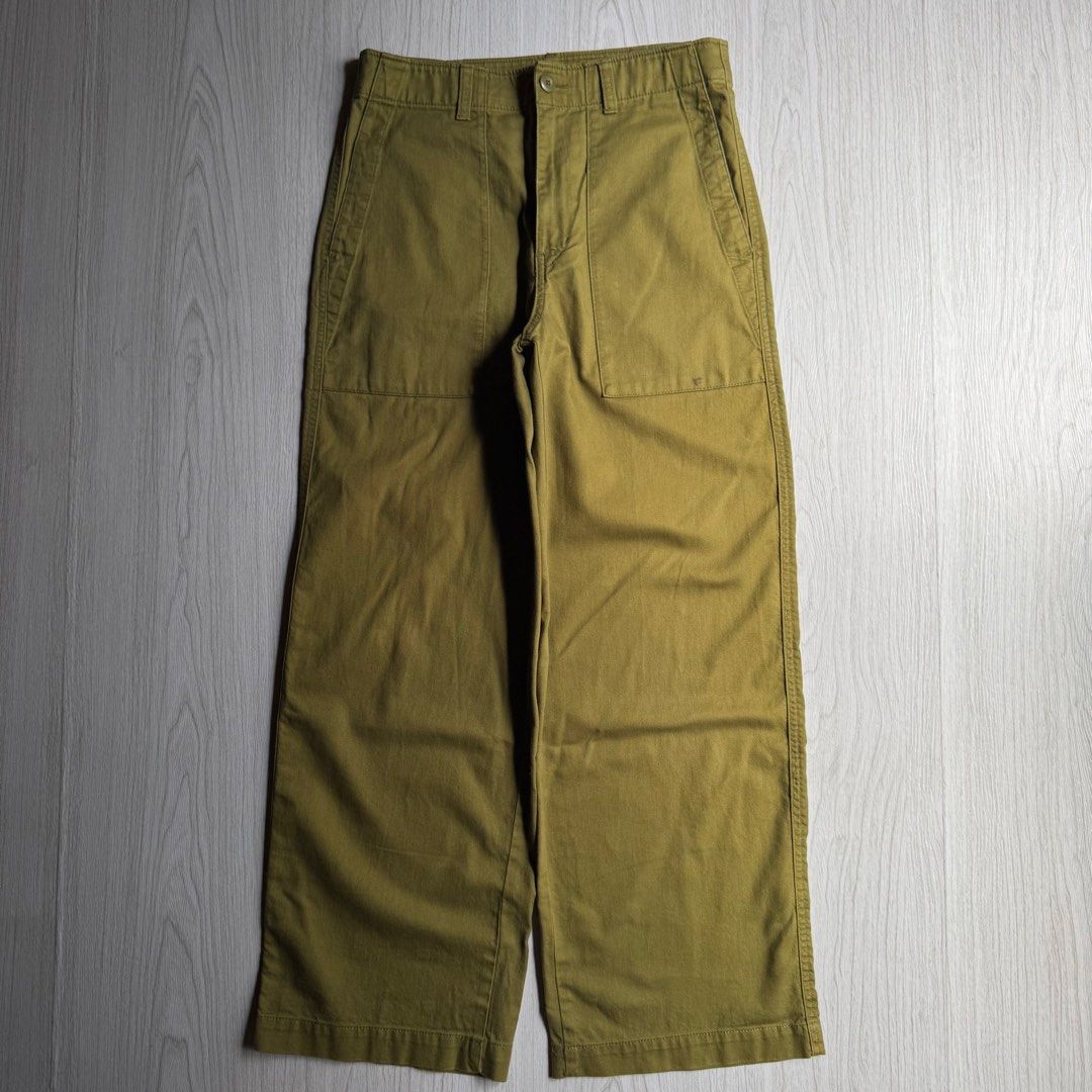Uniqlo Baker Pants (Category: Trousers) located in Zamboanga. Submitted by rustic.rev (Listing ID 1468085523, Image 1). Description: Uniqlo Olive Baker Pants In excellent condition, washable stain. Tagged: 67cm fits 31” Measurements: Waist: 15.5” Front rise: 12” Thigh: 13” Leg opening: 10” Inseam: 28” Length: 39” .