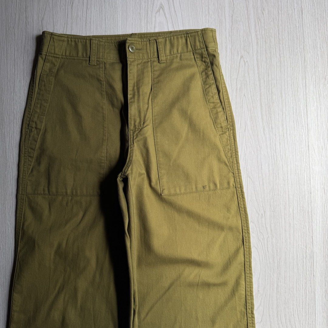 Uniqlo Baker Pants (Category: Trousers) located in Zamboanga. Submitted by rustic.rev (Listing ID 1468085523, Image 2). Description: Uniqlo Olive Baker Pants In excellent condition, washable stain. Tagged: 67cm fits 31” Measurements: Waist: 15.5” Front rise: 12” Thigh: 13” Leg opening: 10” Inseam: 28” Length: 39” .