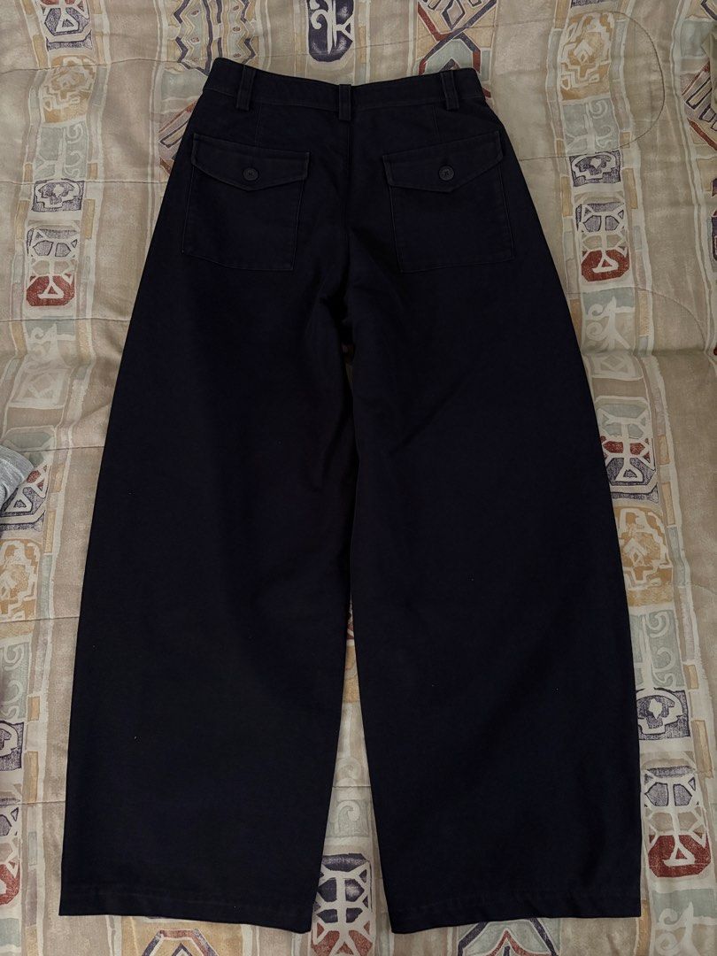 Uniqlo Barrel Pants Small (Category: Jeans) located in Quezon City. Submitted by fitfoundbyli (Listing ID 1468092209, Image 1). Description: UNIQLO BARREL PANTS 1,990 Original Price Selling for ₱1,200 Used twice only. RFS - Gained weight due to postpartum and decluttering.