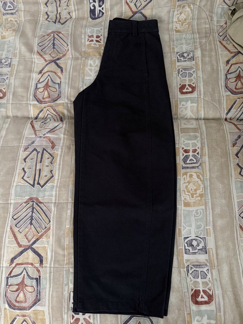 Uniqlo Barrel Pants Small (Category: Jeans) located in Quezon City. Submitted by fitfoundbyli (Listing ID 1468092209, Image 2). Description: UNIQLO BARREL PANTS 1,990 Original Price Selling for ₱1,200 Used twice only. RFS - Gained weight due to postpartum and decluttering.