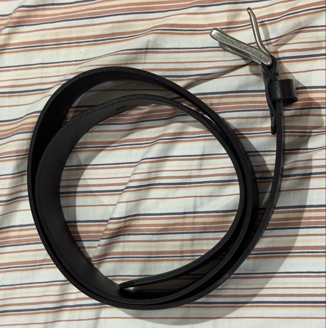Uniqlo Belt (Category: Belts) located in Manila. Submitted by db_collective (Listing ID 1468205221, Image 1). Description: 44 inches including buckle.