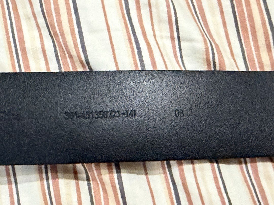 Uniqlo Belt (Category: Belts) located in Manila. Submitted by db_collective (Listing ID 1468205221, Image 3). Description: 44 inches including buckle.