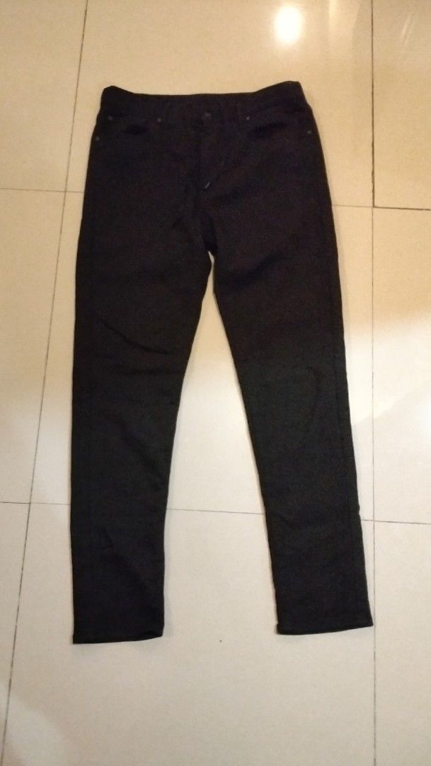 Uniqlo Black Drawstring Denim Pants Size L (Category: Chinos) located in Angeles City. Submitted by mightywhale_13072f (Listing ID 1468175240, Image 2). Description: - Brand: Uniqlo - Item: Black denim pants - Size: L (fits waist 84-92cm) - Fit: Regular fit - Waist: Adjustable built-in drawstring - Pockets: Standard front and back pockets - Condition/Vibe: Comfortable everyday wear.
