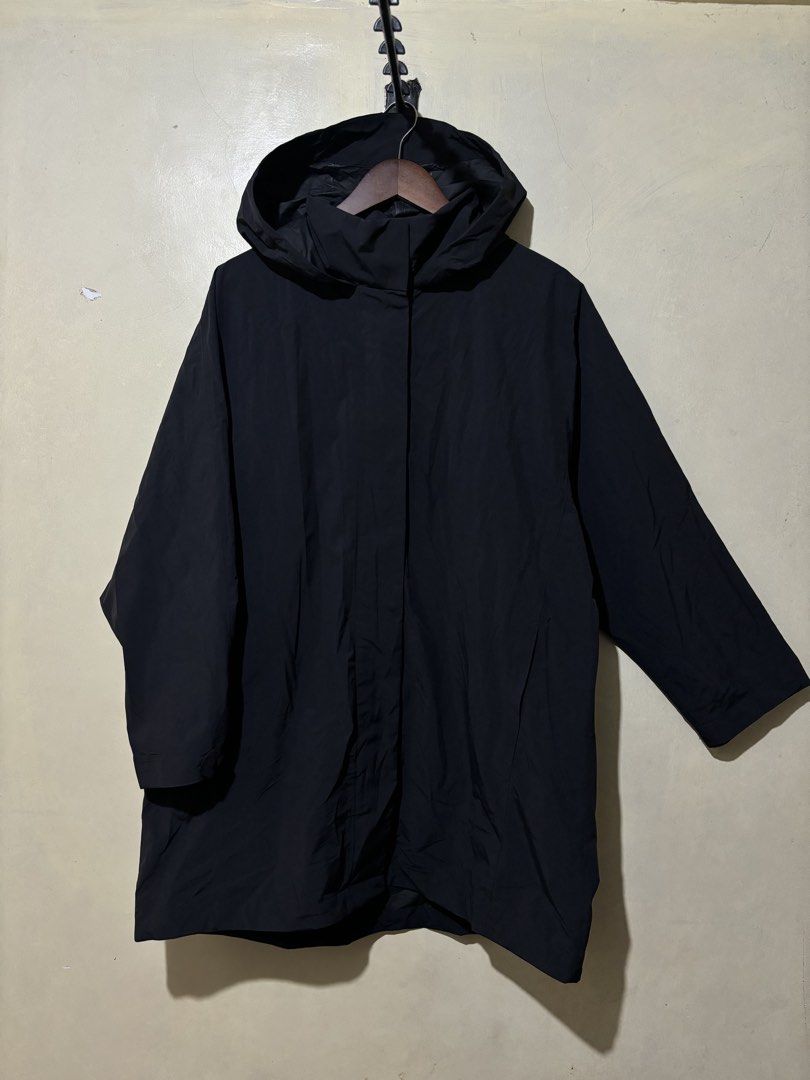 Uniqlo blocktech jacket (Category: Coats, Jackets and Outerwear) located in Taguig. Submitted by dcltrng. (Listing ID 1468063054, Image 1). Description: Waterproof for light rain Size XL Length 33 Width 27 Packable hood Can pass as brand new No issue.