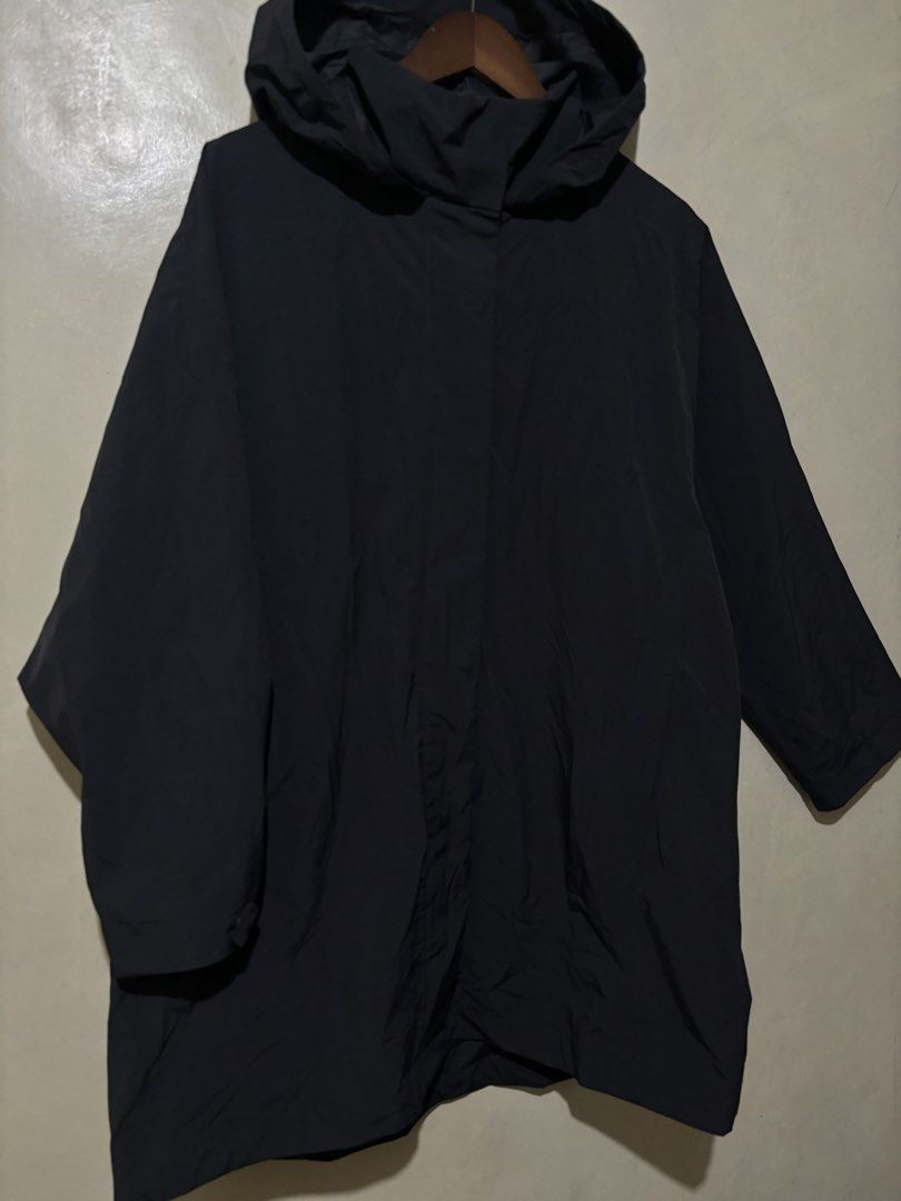 Uniqlo blocktech jacket (Category: Coats, Jackets and Outerwear) located in Taguig. Submitted by dcltrng. (Listing ID 1468063054, Image 2). Description: Waterproof for light rain Size XL Length 33 Width 27 Packable hood Can pass as brand new No issue.