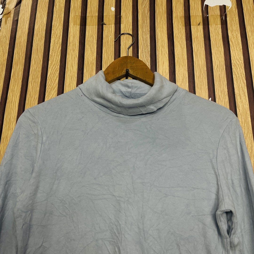 UNIQLO BLUE LARGE 21x23 YG02521 (Category: Coats, Jackets and Outerwear) located in Dasmarinas. Submitted by yg_supplies (Listing ID 1468118764, Image 3). Description: UNIQLO BLUE LARGE 21x23 YG02521.