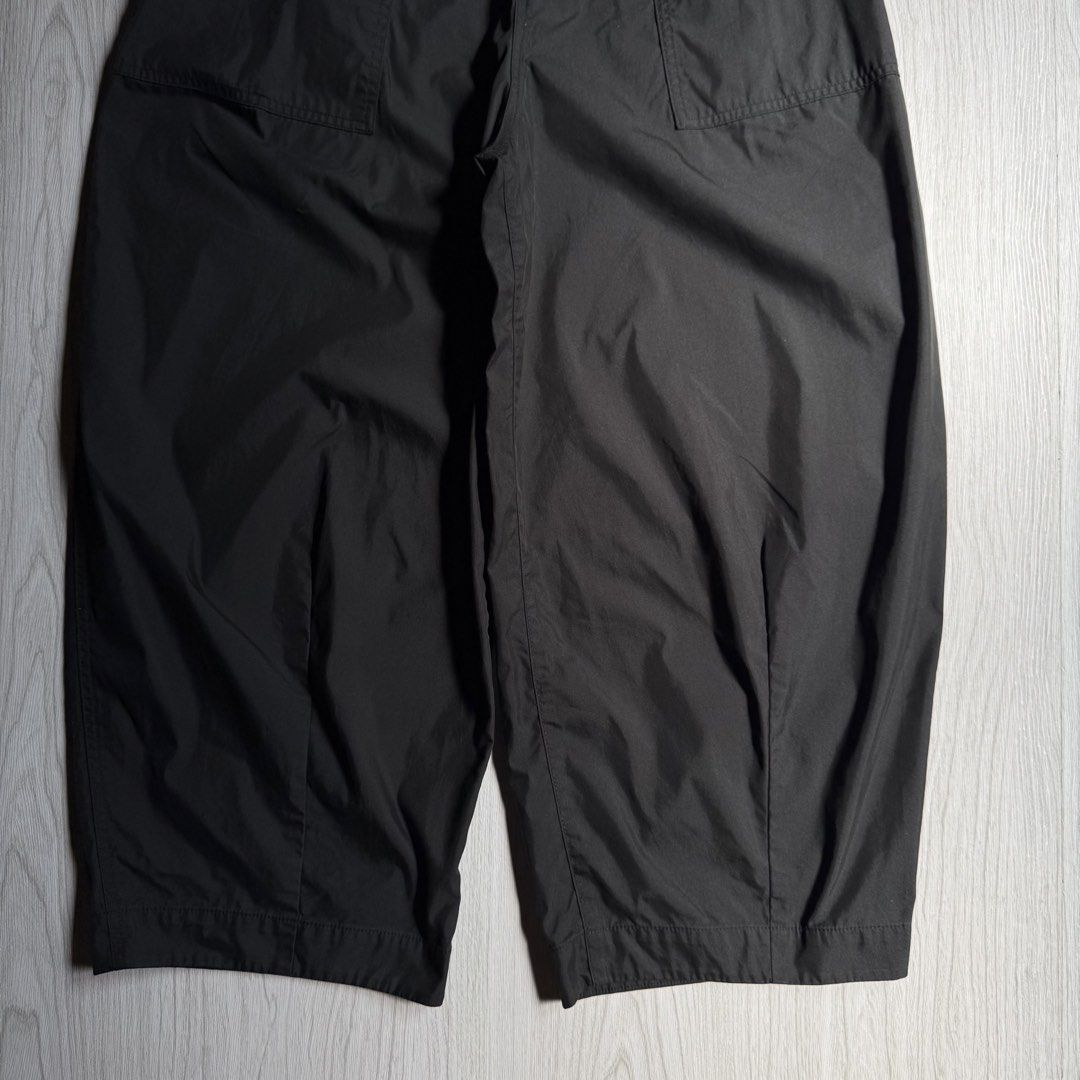 Uniqlo C Wide Fit Baker pants (Category: Chinos) located in Zamboanga. Submitted by rustic.rev (Listing ID 1468085307, Image 3). Description: Uniqlo C Wide Fit Baker pants In excellent condition Tagged: 67cm fits 31” Measurements: Waist: 15.5” uncinched Front rise: 15” Thigh: 15.5” Leg opening: 10.5” Inseam: 23.5” Length: 38”.