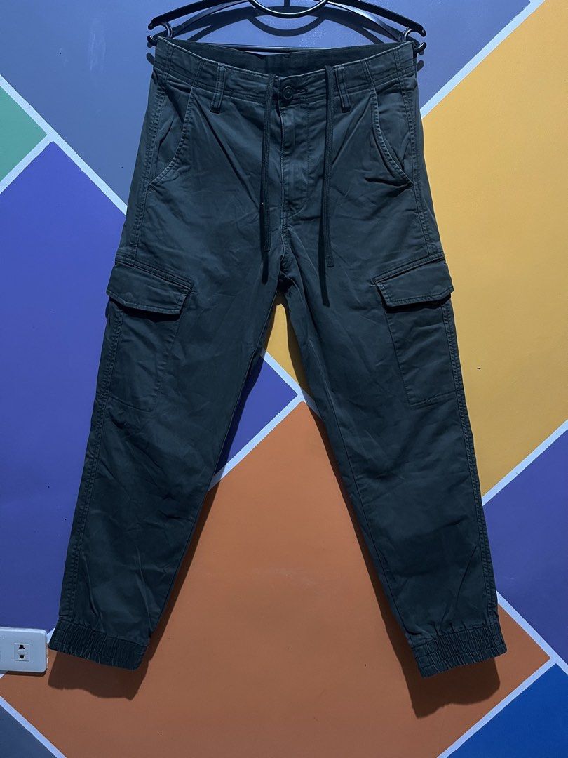 Uniqlo Cargo Pants (Category: Trousers) located in Lingayen. Submitted by moreonuniqlo (Listing ID 1468075303, Image 1). Description: Uniqlo Cargo Pants Small on Tag Size 32 Length 37 Good as New No Issue.