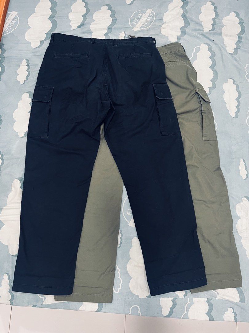 Uniqlo Cargo Pants Bundle (Category: Jeans) located in La Trinidad. Submitted by r34gtrmidnight (Listing ID 1468239510, Image 2). Description: Brand: Uniqlo Item: Straight Cargo Pants Color: Black and Olive Green Size: L (34-36) Condition: Used with care Both purchased brandnew. Take 2 for 1,400 nego.