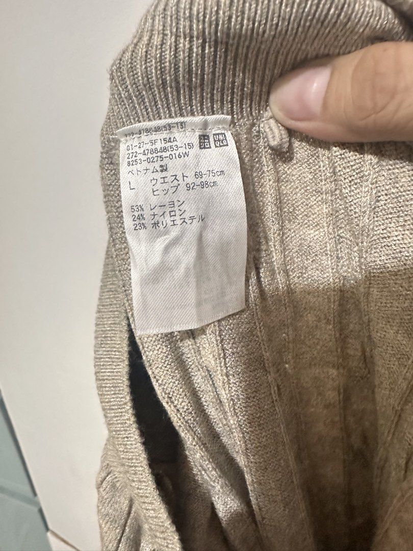 Uniqlo Cotton Pants (Category: Other Bottoms) located in Tandag. Submitted by kawaiispreloved (Listing ID 1468232199, Image 3). Description: Large on tag . 27-30 waistline.