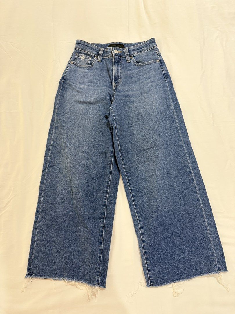 Uniqlo Denim Jeans (Category: Jeans) located in San Juan City. Submitted by shoprinat (Listing ID 1468093522, Image 1). Description: .
