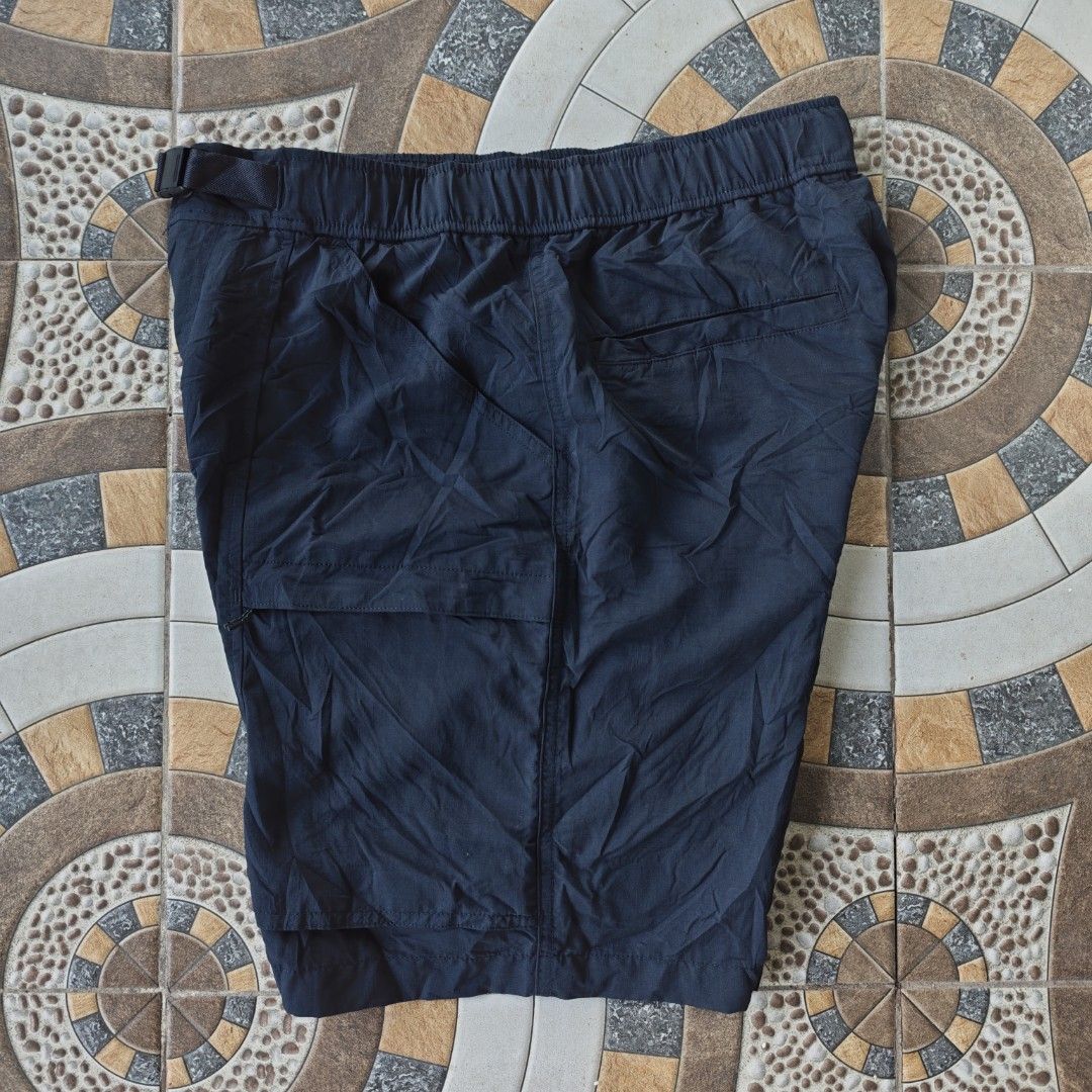 Uniqlo Geared Shorts (Category: Shorts) located in Roxas. Submitted by rhenzgcil (Listing ID 1468157351, Image 2). Description: Small on Tag Waist: 28-32 Length: 18 Hem: 11 Good as New.