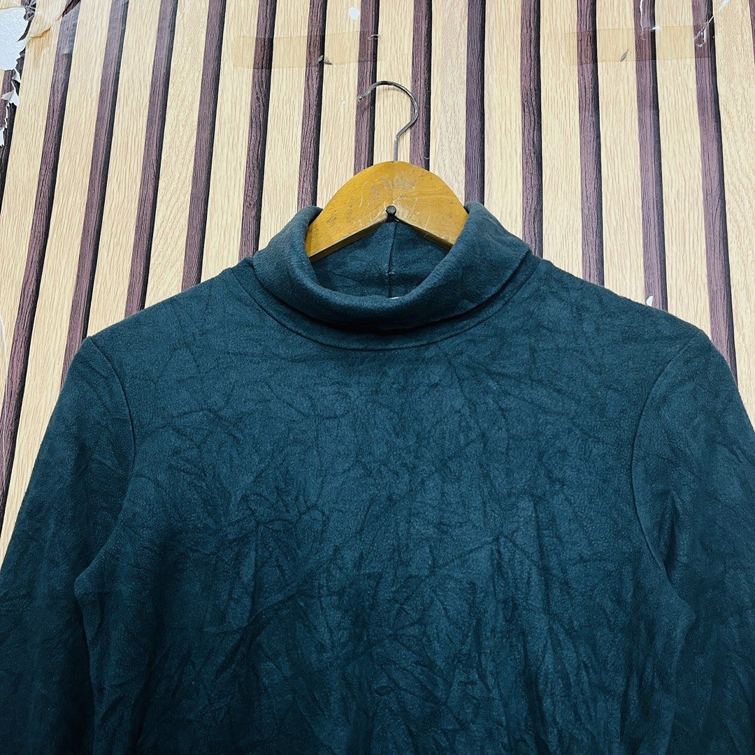 UNIQLO GREEN MEDIUM 19x24 YG02508 (Category: Coats, Jackets and Outerwear) located in Dasmarinas. Submitted by yg_supplies (Listing ID 1468115932, Image 3). Description: UNIQLO GREEN MEDIUM 19x24 YG02508.