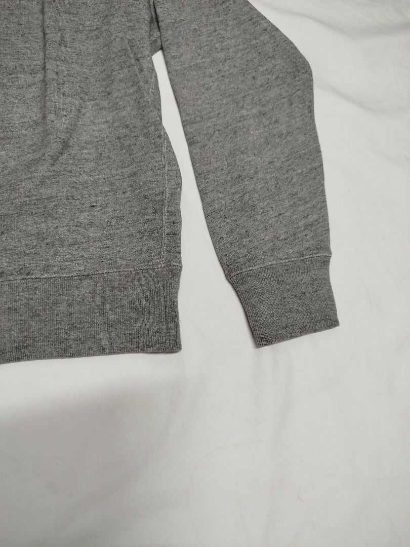 Uniqlo Grey Crewneck Sweatshirt (Category: Coats, Jackets and Outerwear) located in Cavite. Submitted by raxcollection (Listing ID 1468071000, Image 3). Description: Size: S (fits chest 80-88 cm) Material: Comfortable cotton blend with ribbed cuffs and hem Flat Lay Measurements: Width: 19 inches Length: 38 inches sleeve length: 25 inch 🚚 Delivery: Lalamove or J&T 💳 Payment: GCash only 📍 Location: General Trias, Cavite.